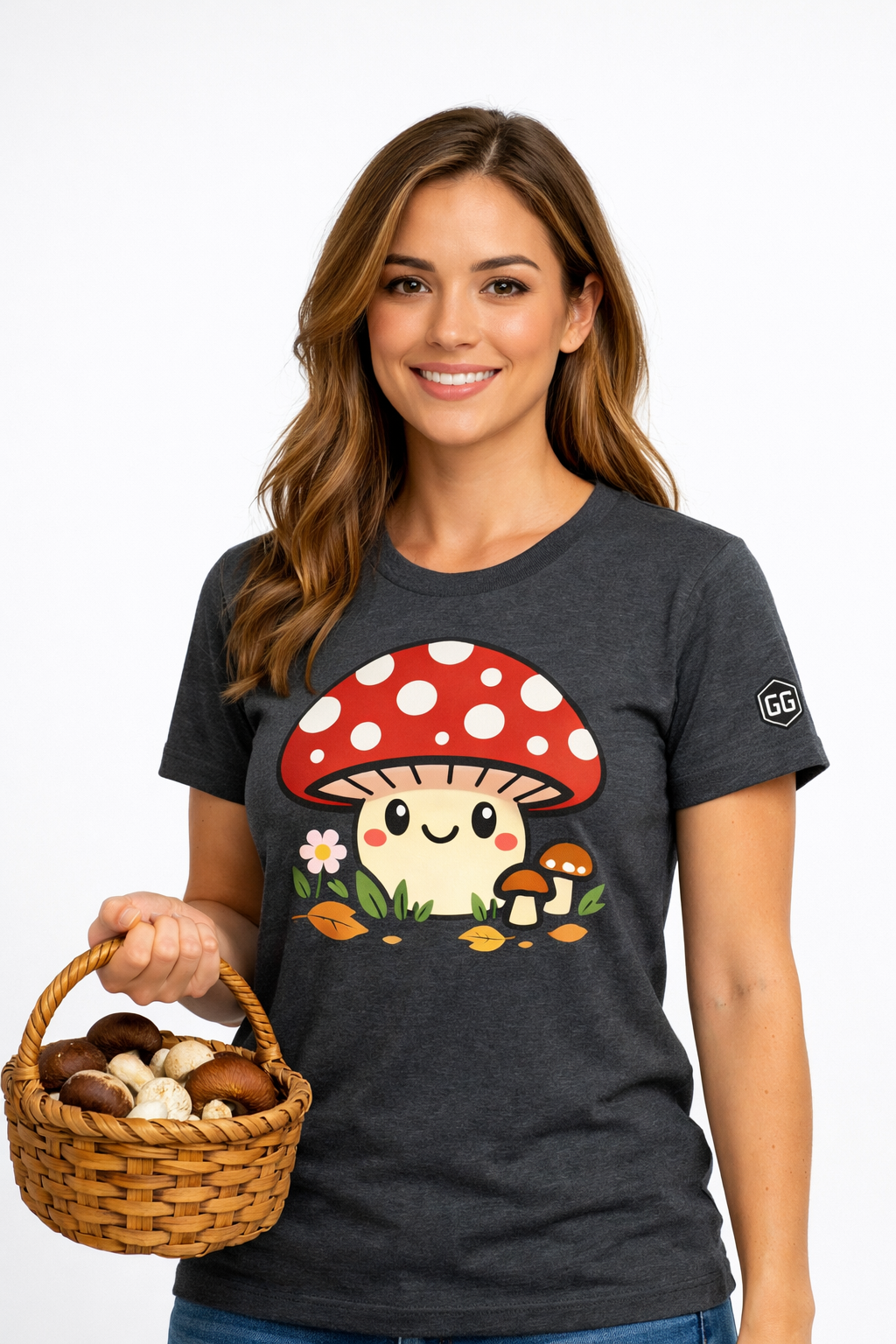model:6:f | Mushroom Forager T-Shirt – Modelfoto in Dunkelmeliert – Frau