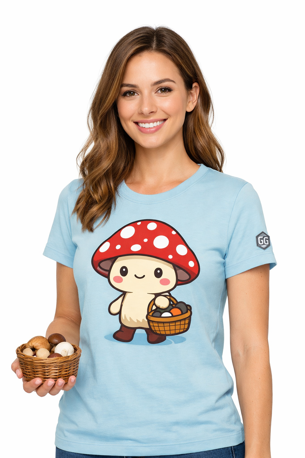 model:7:f | Mushroom Forager T-Shirt – Modelfoto in Hellblau – Frau