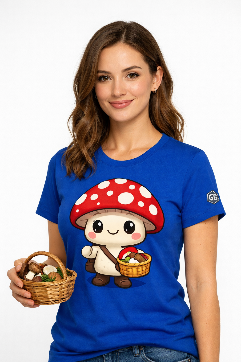 model:8:f | Mushroom Forager T-Shirt – Modelfoto in Royalblau – Frau