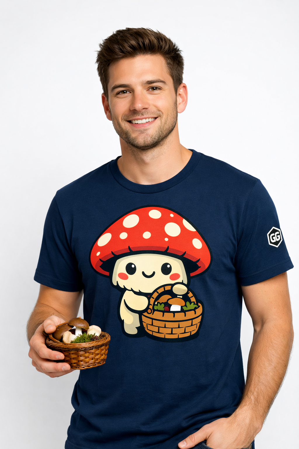 model:9:m | Mushroom Forager T-Shirt – Modelfoto in Navy – Mann