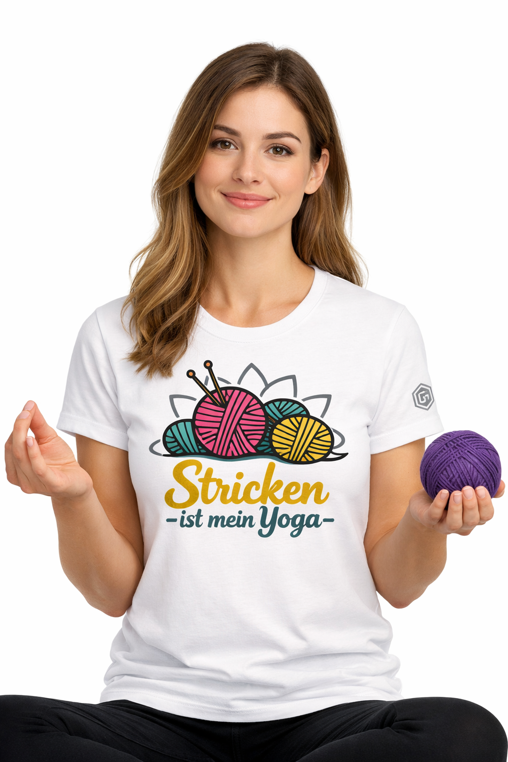 model:0:f | Stricken ist mein Yoga T-Shirt – Modelfoto in Weiß – Frau