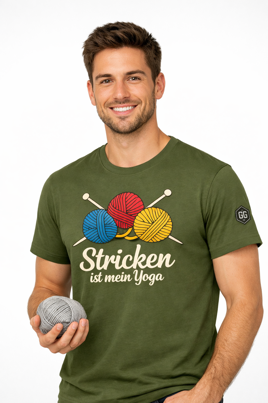 model:5:m | Stricken ist mein Yoga T-Shirt – Modelfoto in Militärgrün – Mann