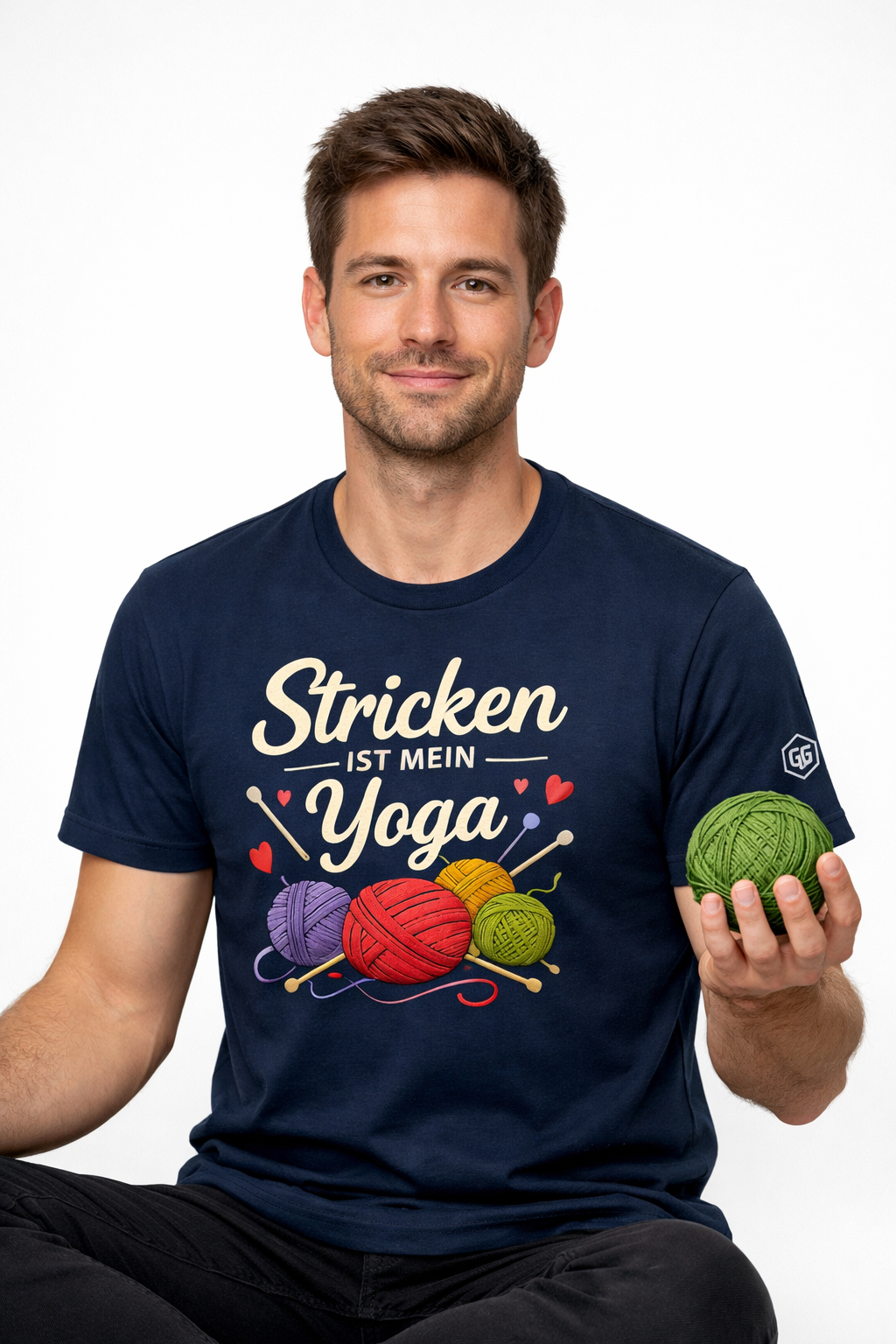 model:9:m | Stricken ist mein Yoga T-Shirt – Modelfoto in Navy – Mann